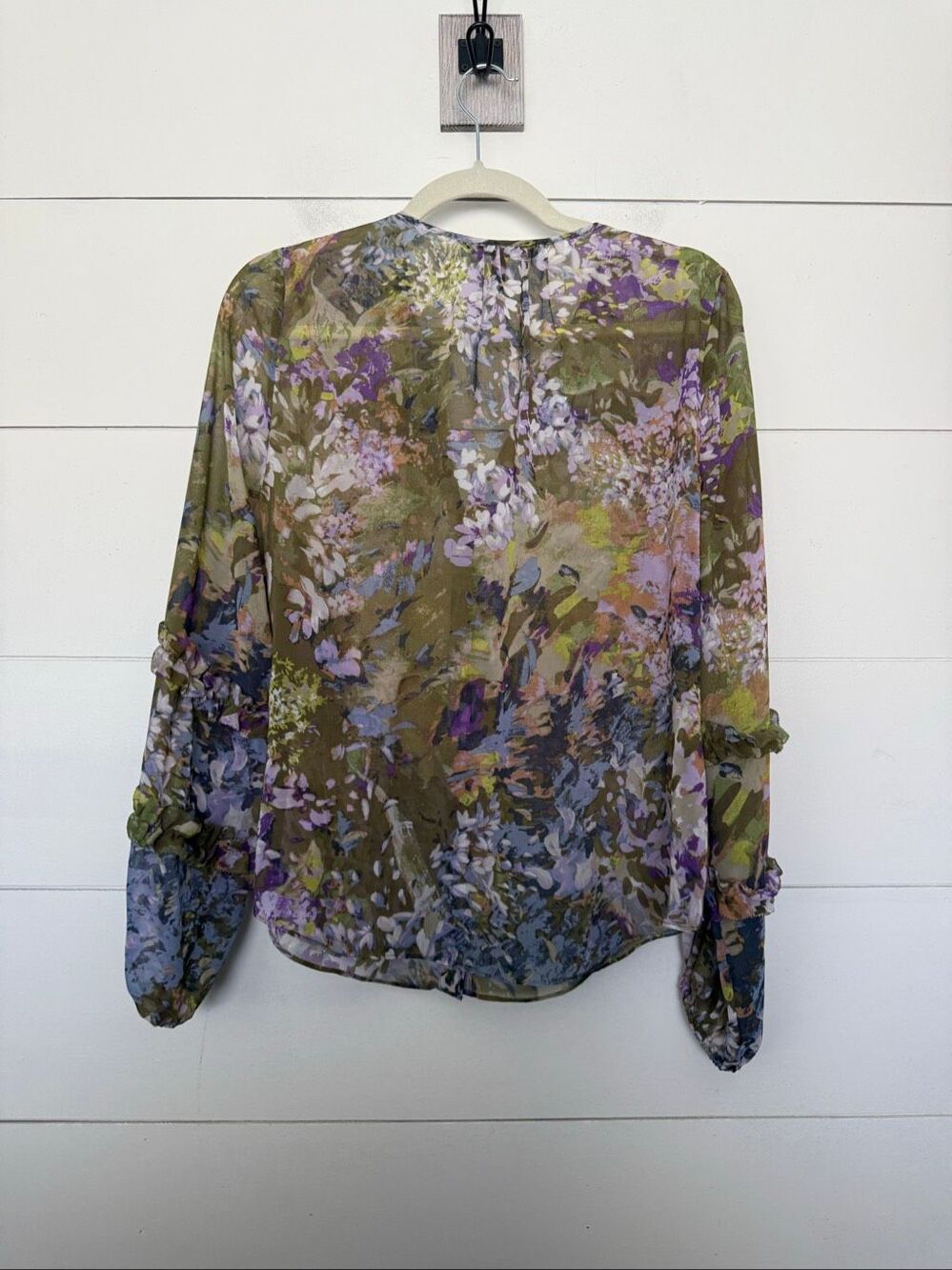White House Black Market Women’s Small Green Purple Floral Shirt Blouse - Picture 3 of 4